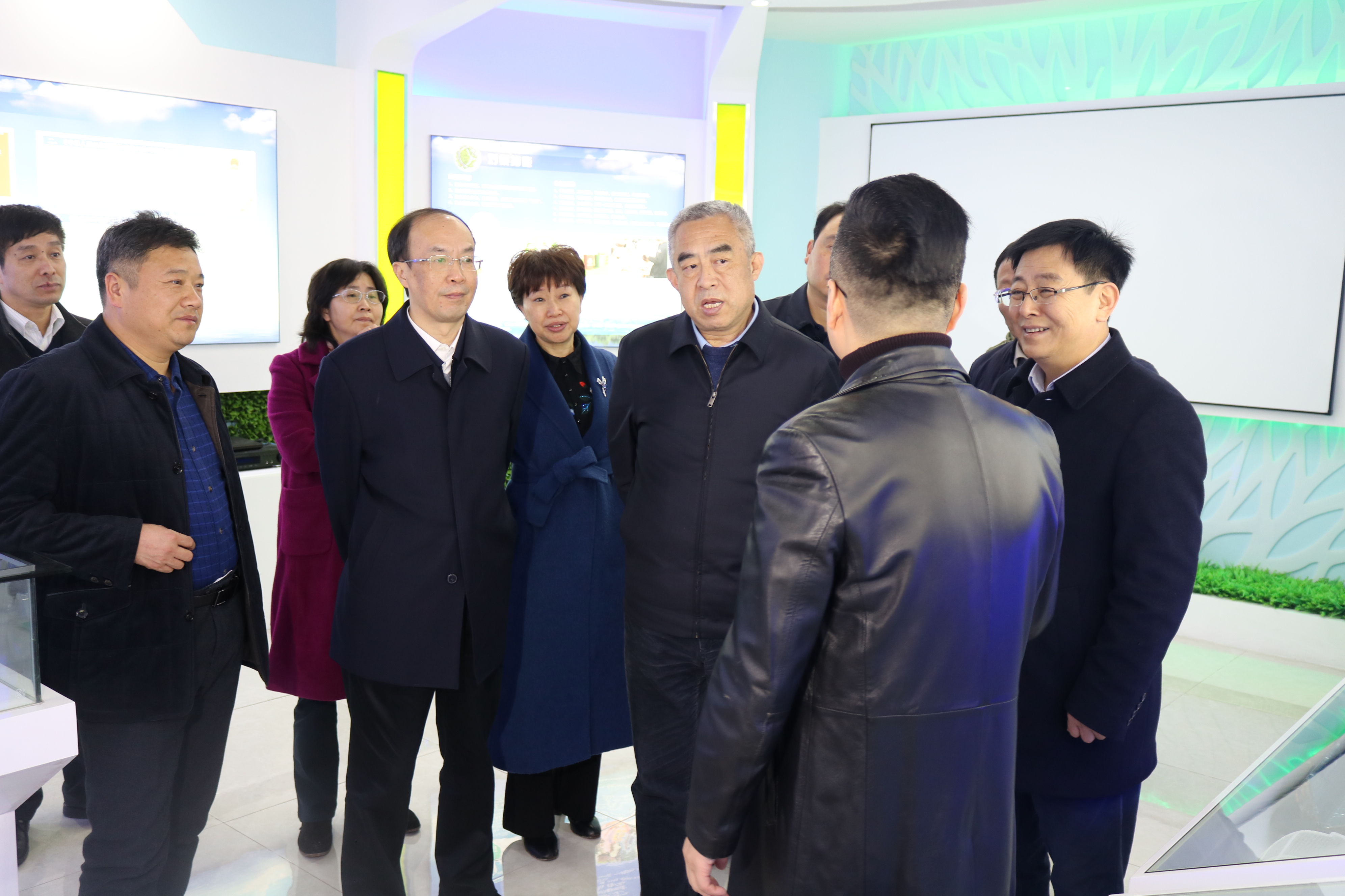 熱烈歡迎重慶市生態(tài)環(huán)境局局長辛世杰一行蒞臨中天電廢指導環(huán)保工作
